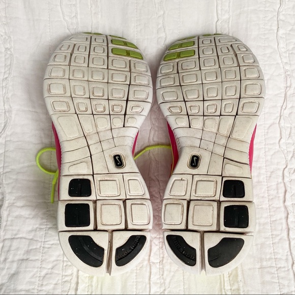 NIKE Free 5.0 Pink and Yellow Running Shoes - Picture 10 of 12